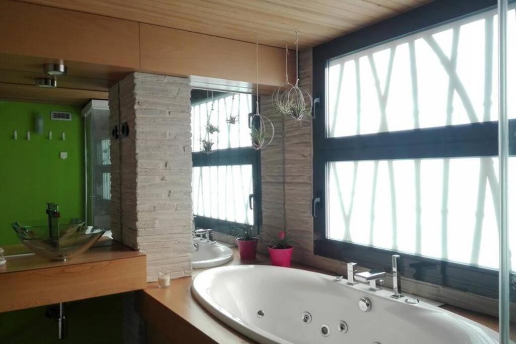 Appartement Cozy Designer Apart / Acogedor Apartamento De Diseno ● Wifi - Jacuzzi - A/C Steamsauna à Madrid Extérieur photo